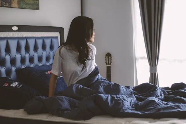 원룸 주방 '아일랜드 식탁' 다리 밑에 수평 조절 나사 달기 흔들림 잡는 가장 현실적인 방법